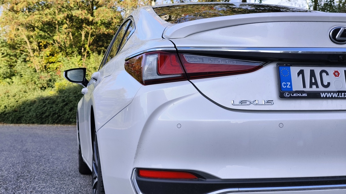 lexus-es-2024-27