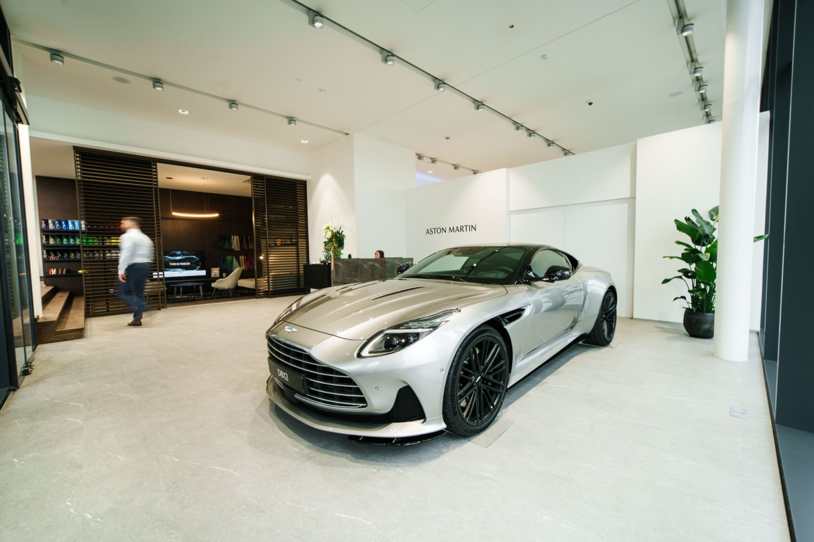 aston-martin-prague1