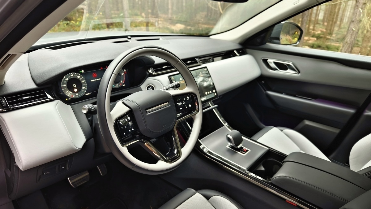 range-rover-velar-2024-16