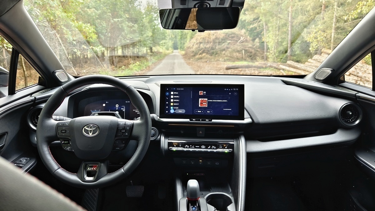 toyota-ch-r-2024-16