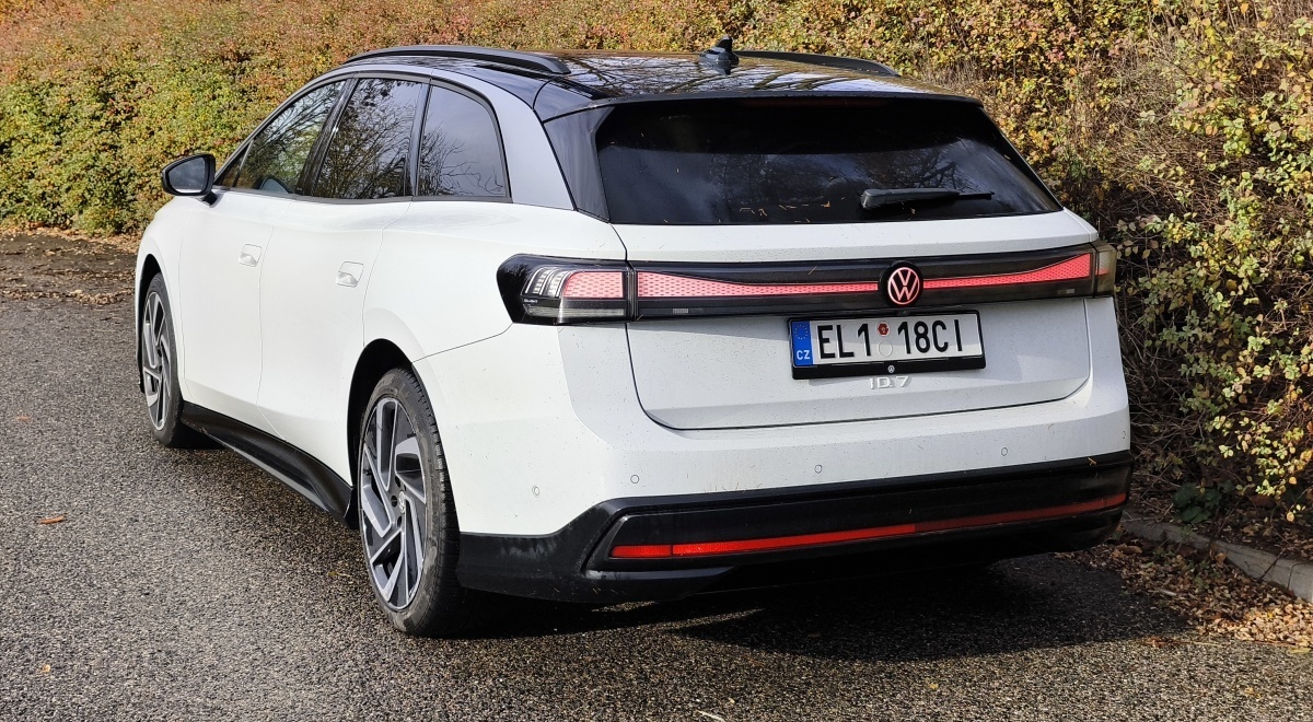 volkswagen-id7-tourer-2024-14