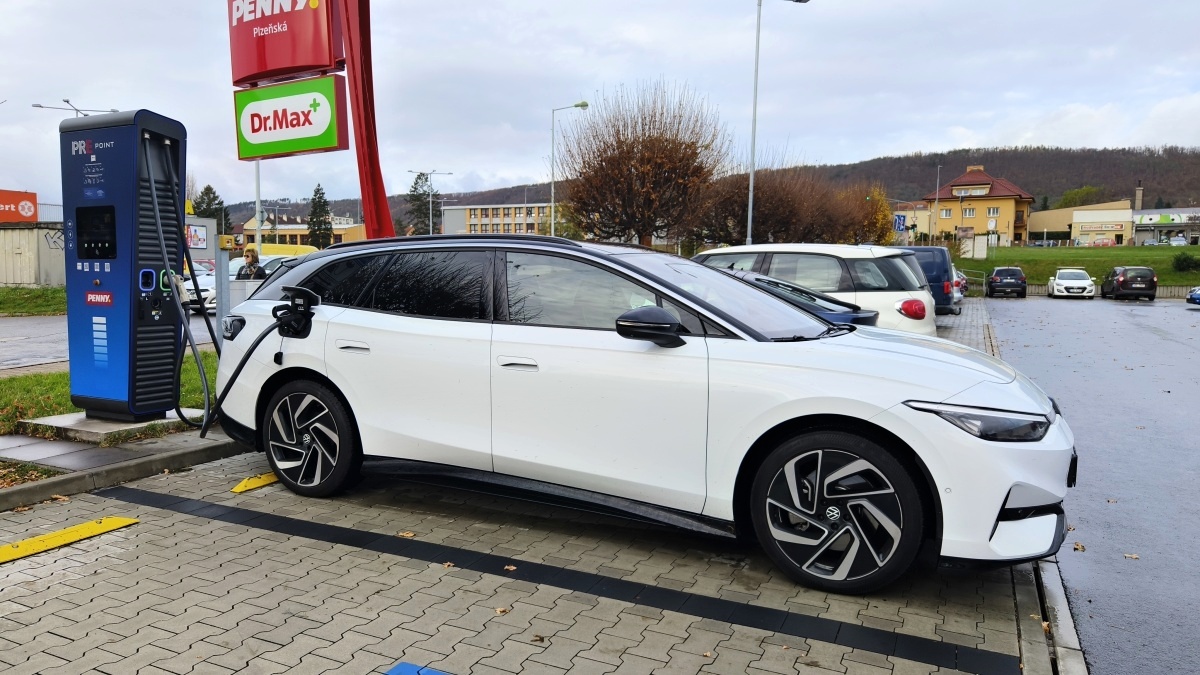 volkswagen-id7-tourer-2024-15