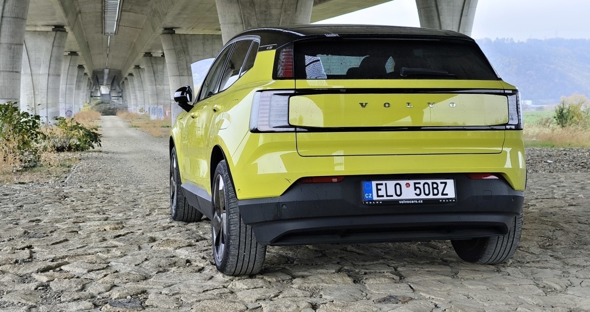 volvo-ex30-2024-23
