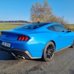 ford-mustang-gt-fastback-2025-4