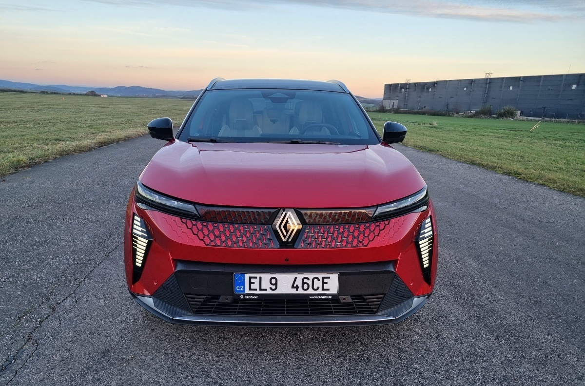 renault-scenic-e-tech-1