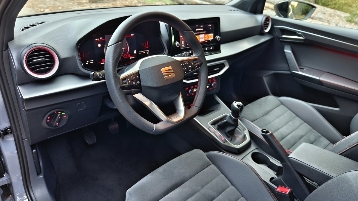 seat-arona-2025-16