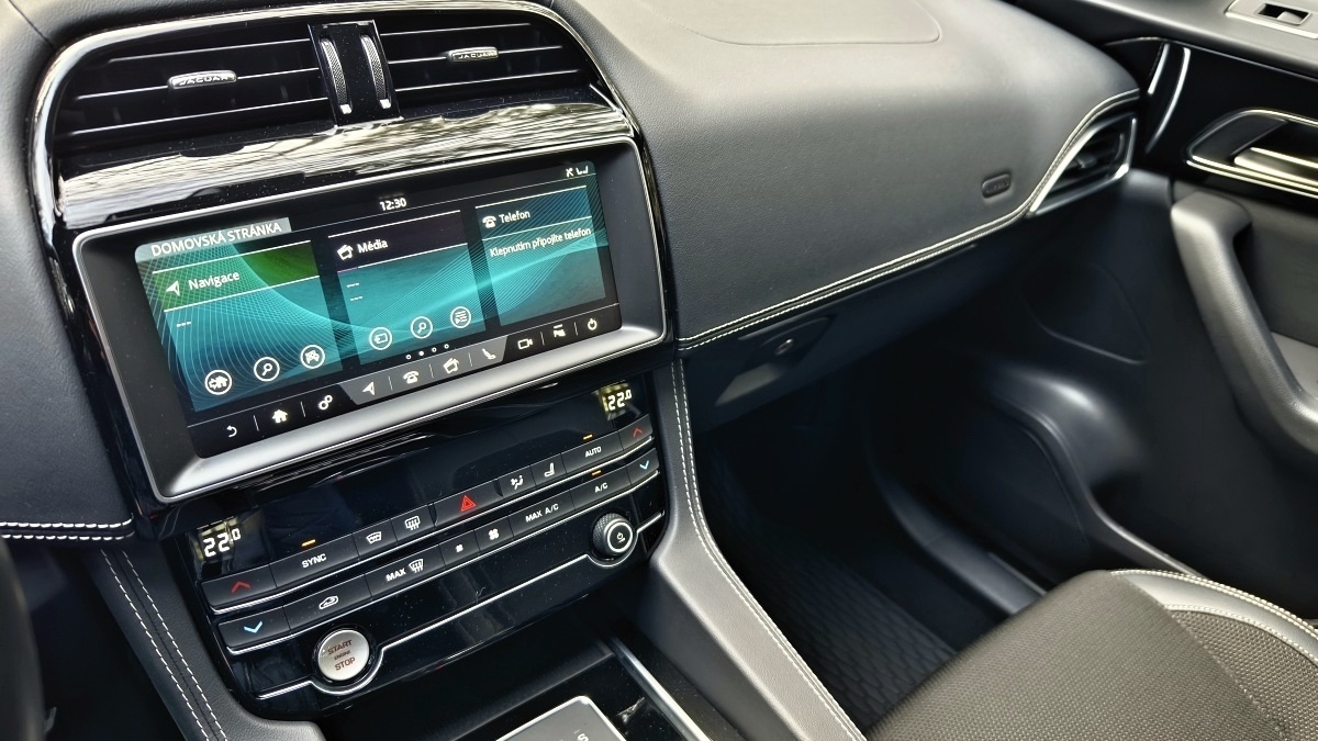 jaguar-f-pace-15