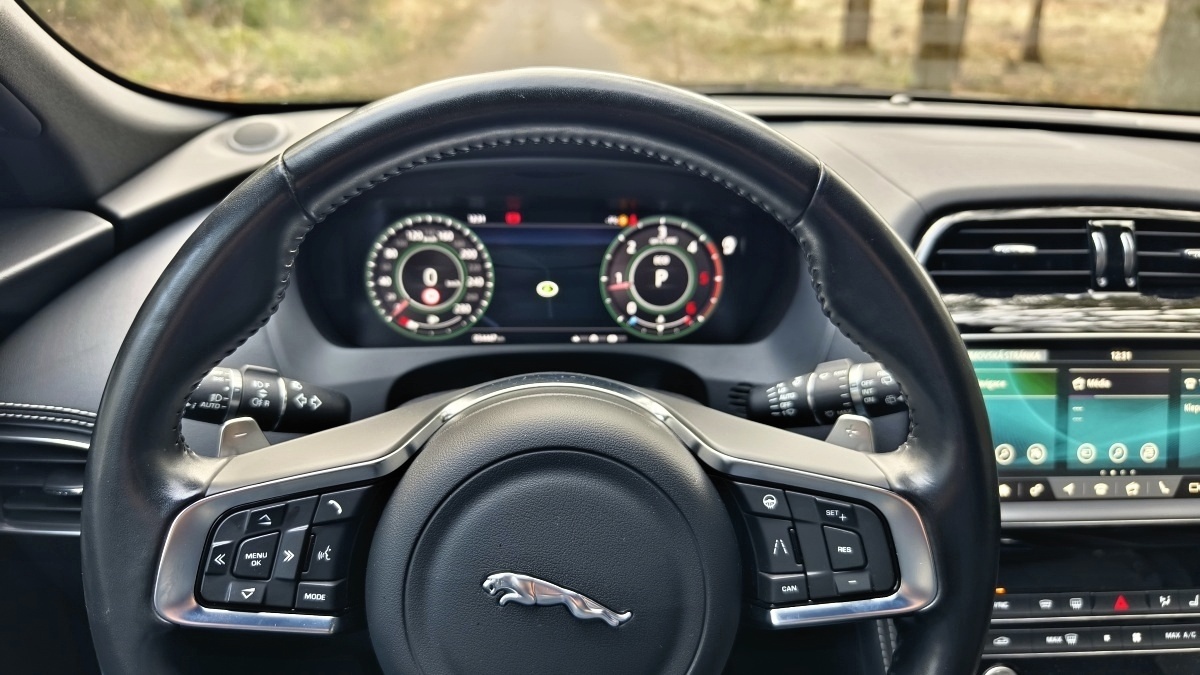 jaguar-f-pace-19