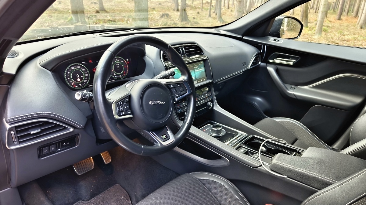 jaguar-f-pace-23