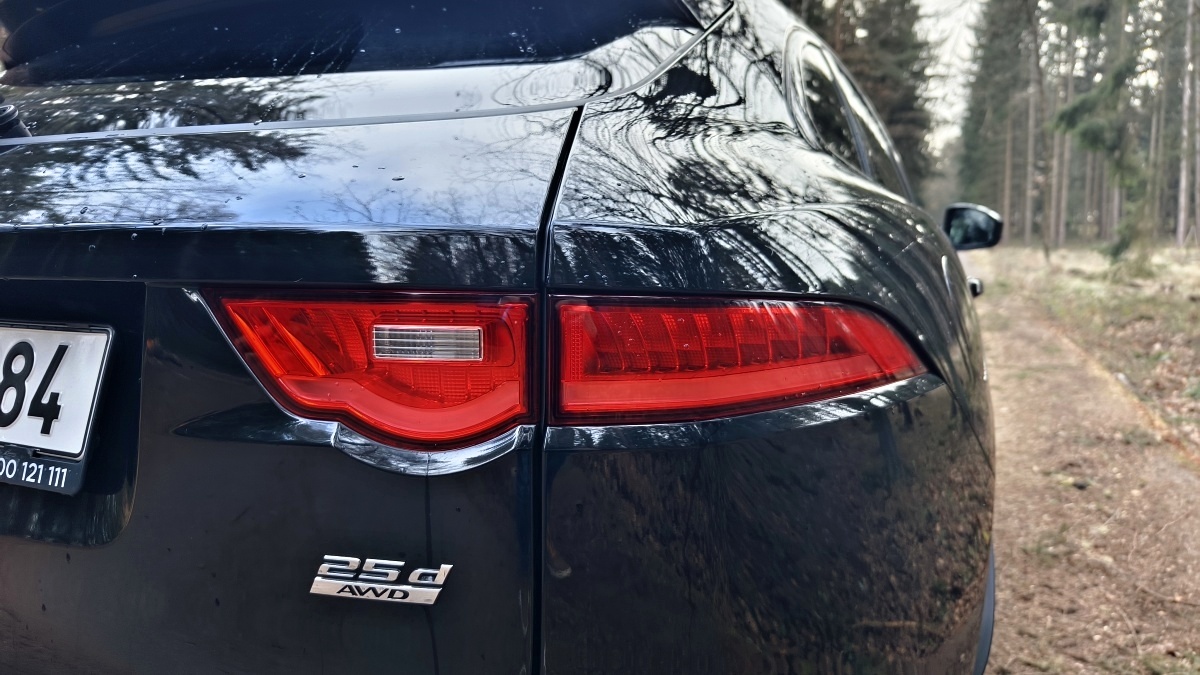 jaguar-f-pace-31