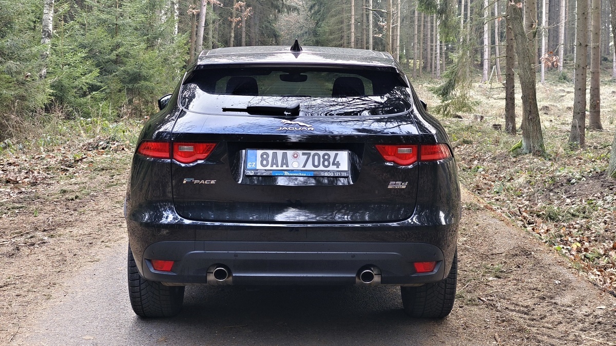 jaguar-f-pace-32