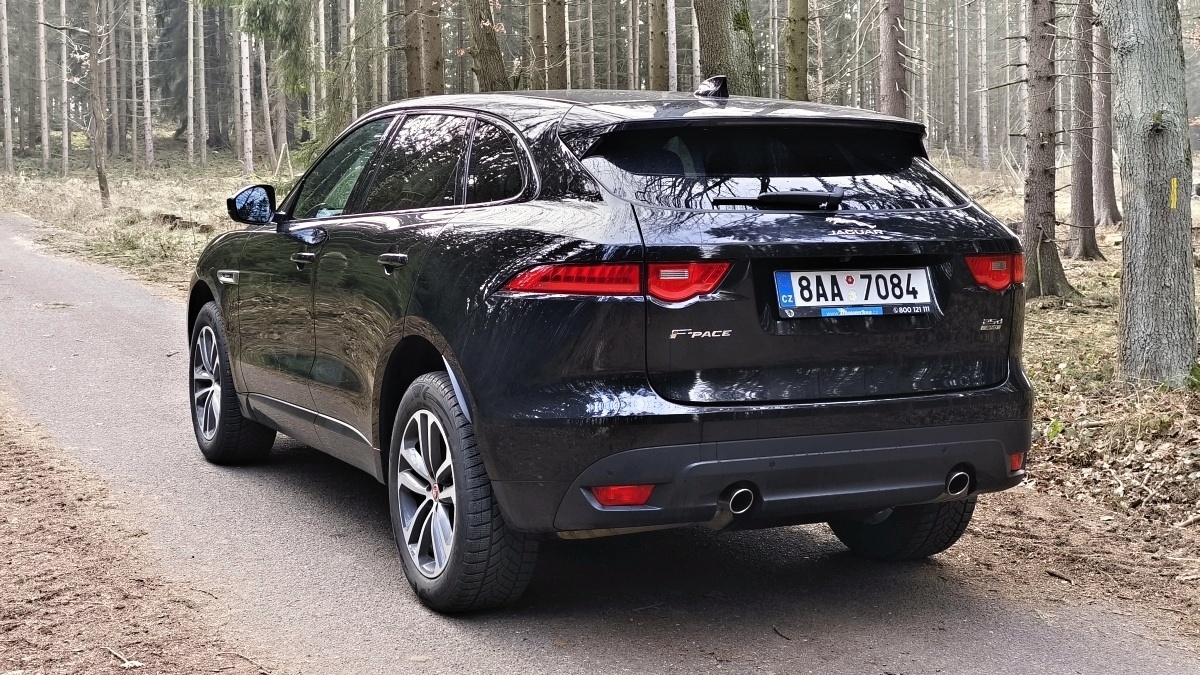jaguar-f-pace-33