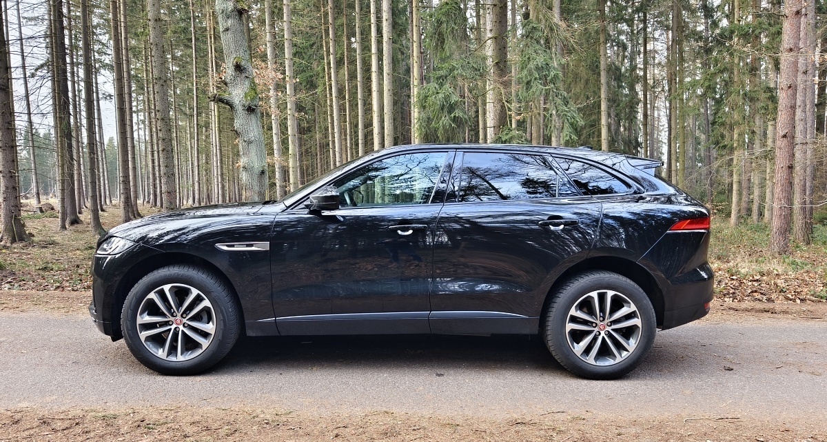 jaguar-f-pace-37