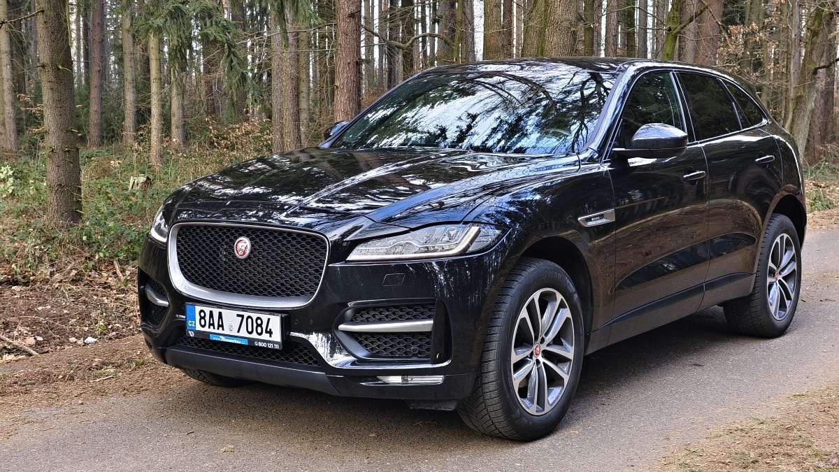 jaguar-f-pace-8