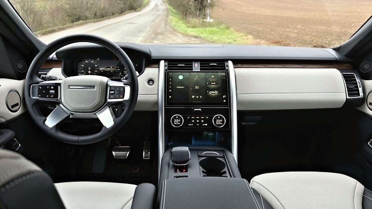 land-rover-discovery-2025-36