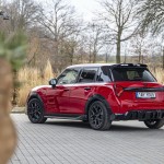 p90587319_highres_mini-cooper-5door-02