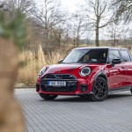 p90587320_highres_mini-cooper-5door-02