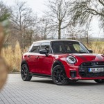 p90587322_highres_mini-cooper-5door-02
