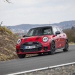 p90587324_highres_mini-cooper-5door-02