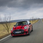 p90587333_highres_mini-cooper-5door-02