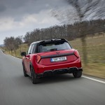 p90587337_highres_mini-cooper-5door-02