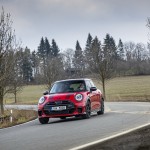 p90587338_highres_mini-cooper-5door-02