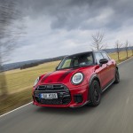 p90587351_highres_mini-cooper-5door-02