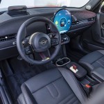 p90587353_highres_mini-cooper-5door-02