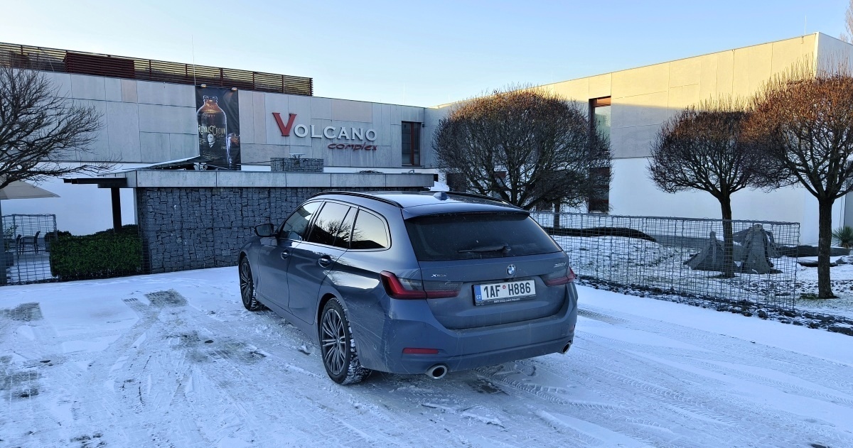 bmw-3-touring-2025-18