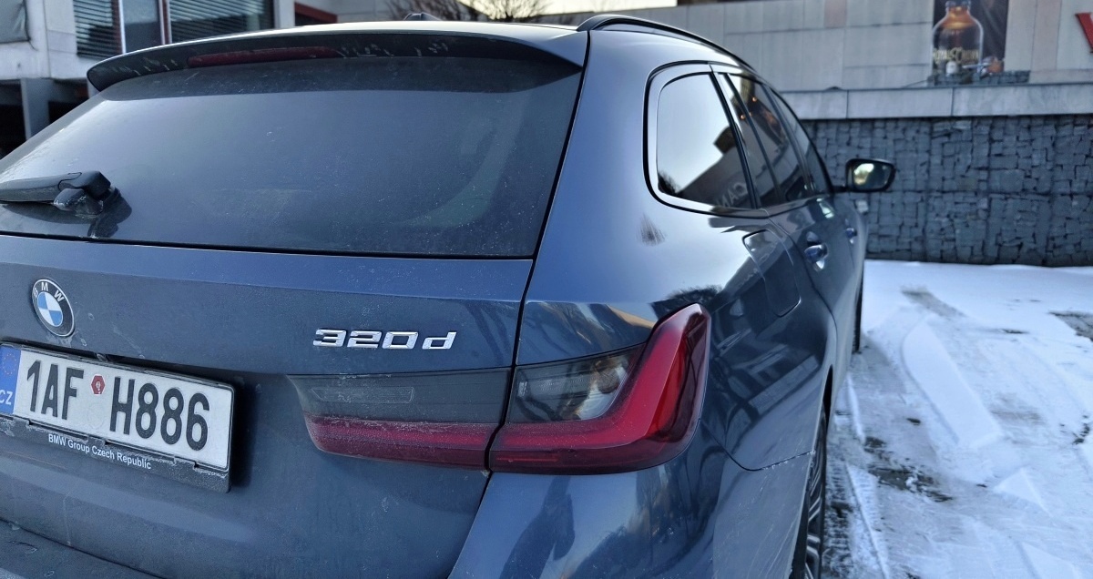 bmw-3-touring-2025-22