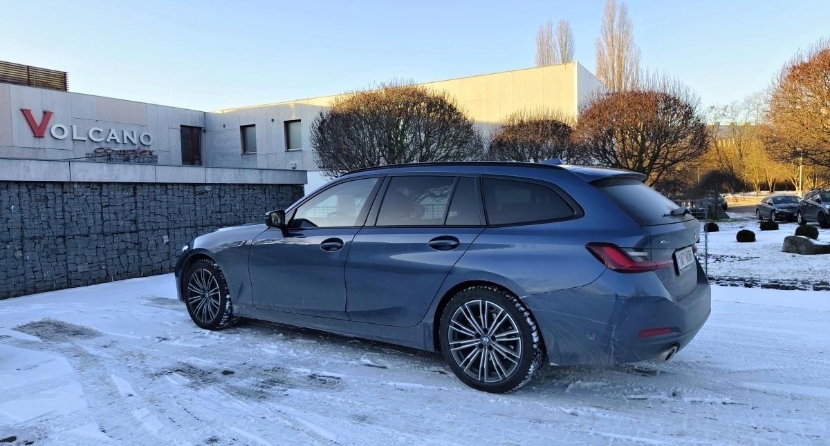 bmw-3-touring-2025-25
