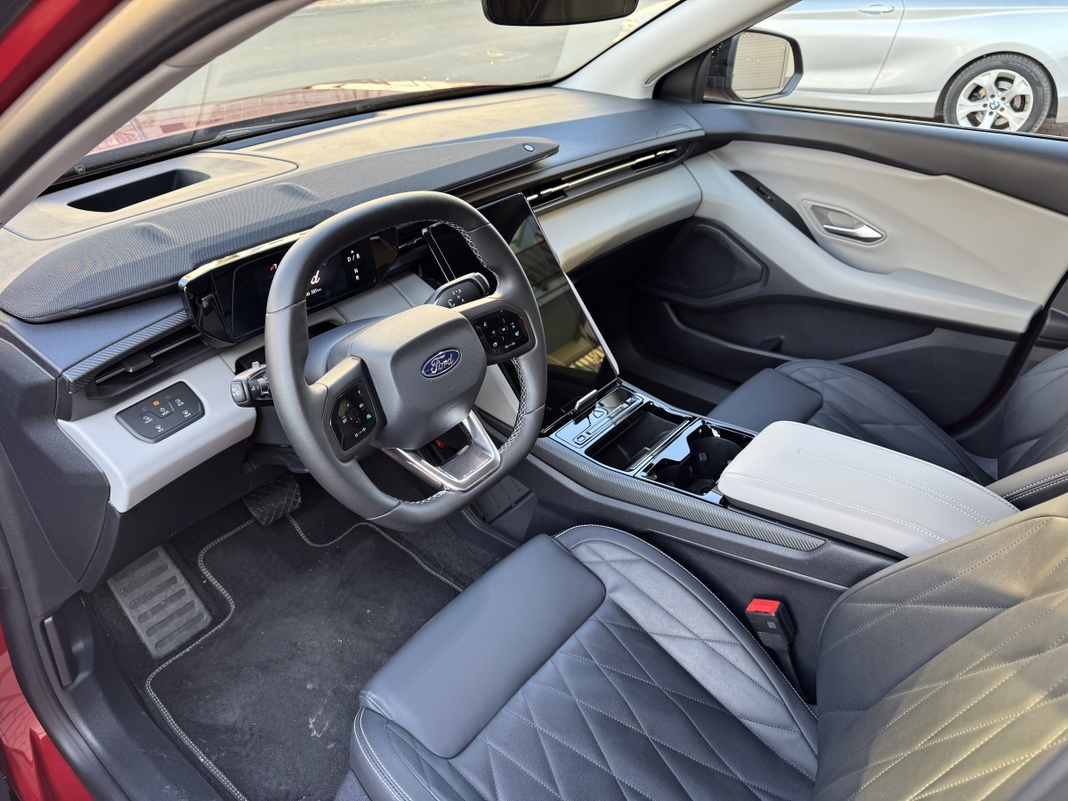 ford-explorer-ev-2025-13