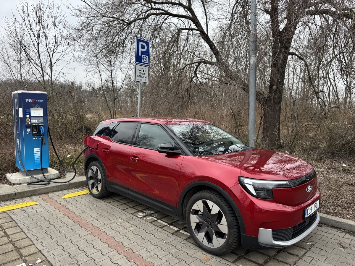 ford-explorer-ev-2025-20