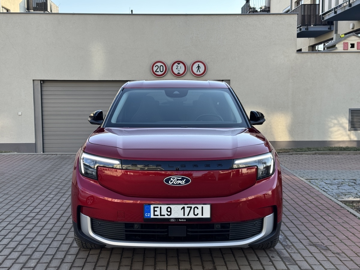 ford-explorer-ev-2025-3