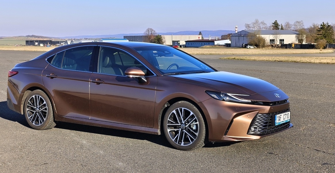 toyota-camry-2025-13