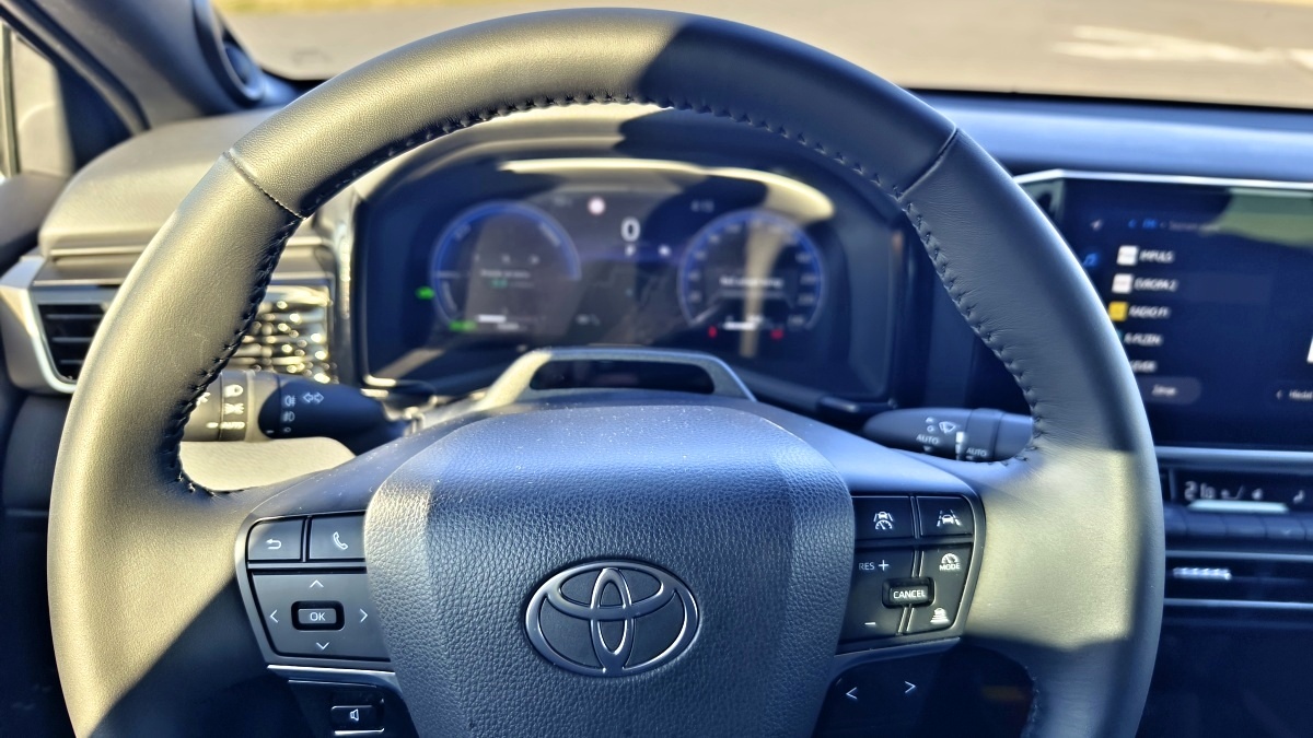 toyota-camry-2025-20