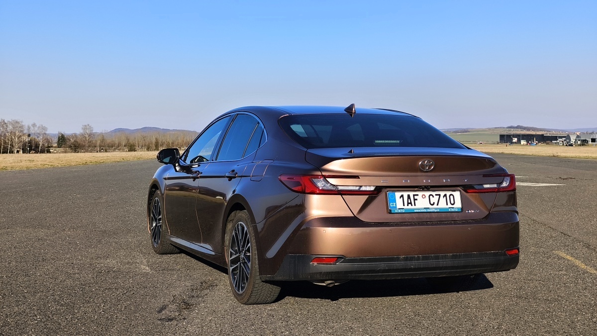 toyota-camry-2025-28
