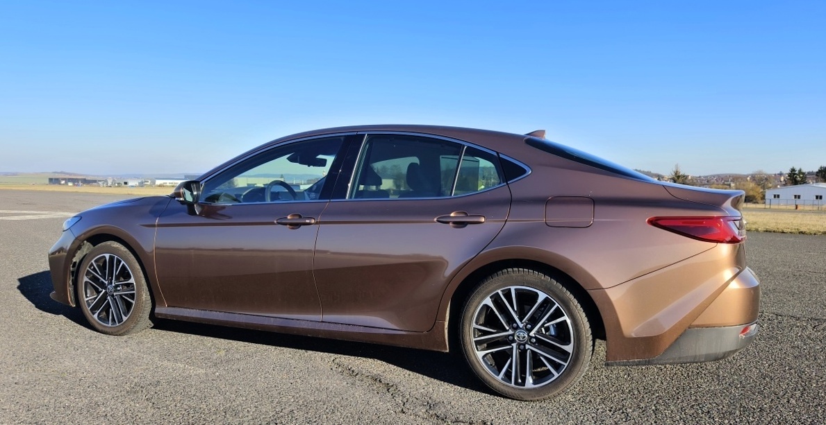toyota-camry-2025-35