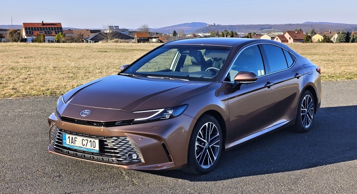 toyota-camry-2025-7