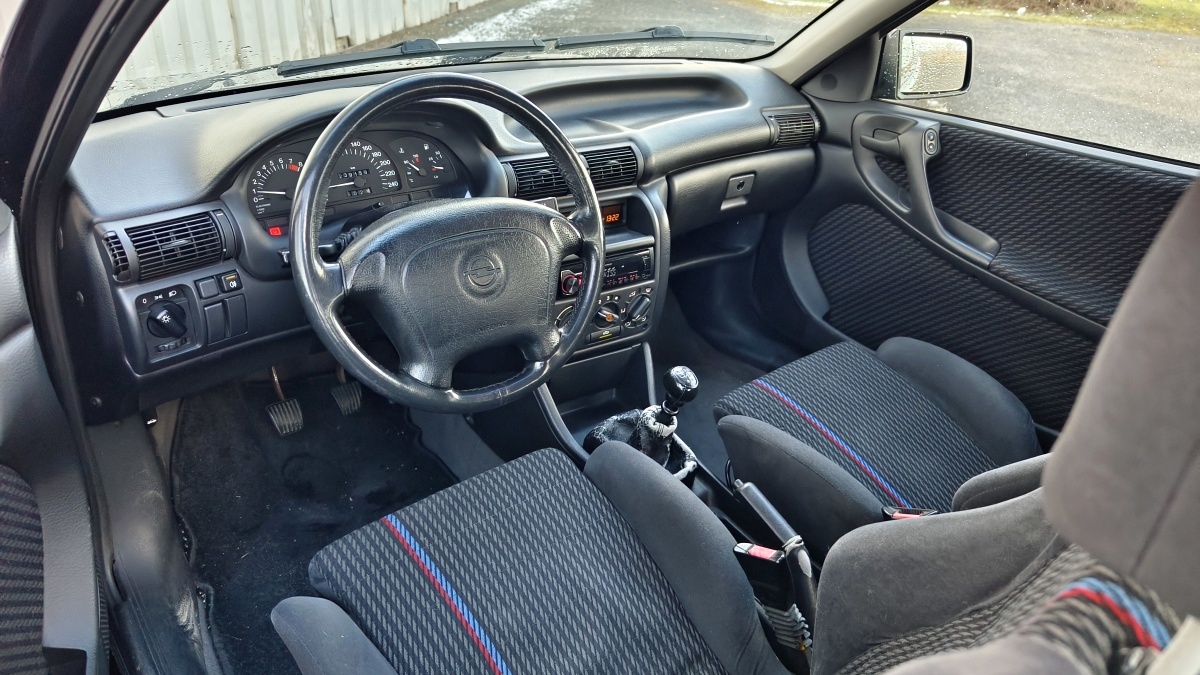 opel-astra-f-gsi-16v-27
