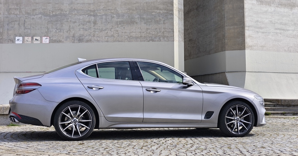 genesis-g70-37