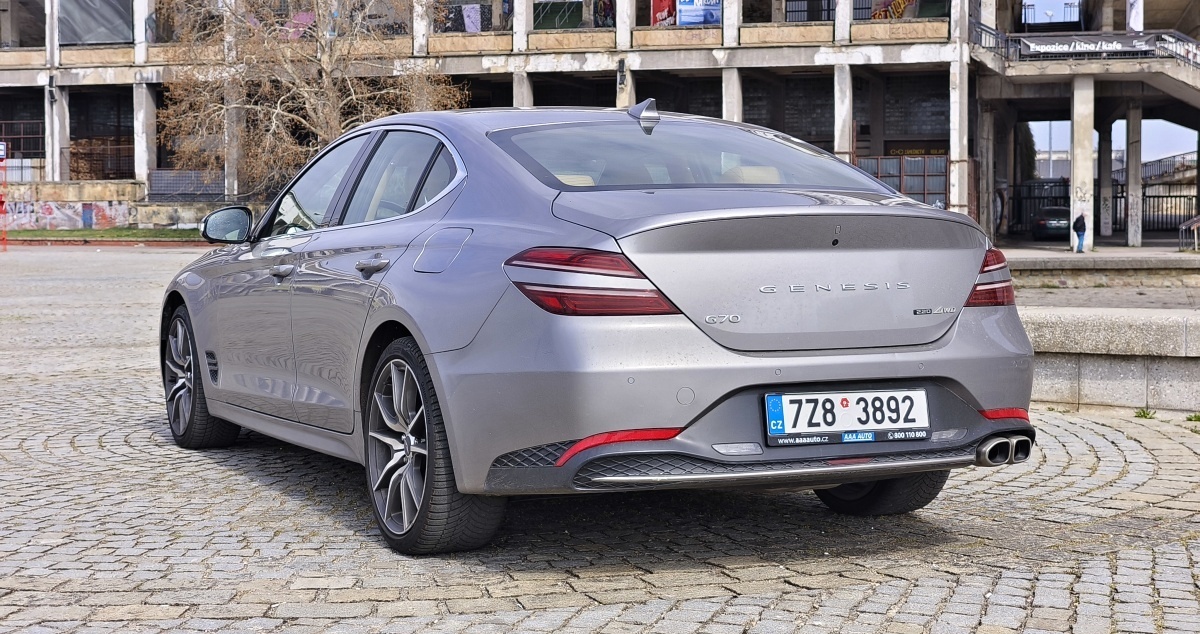 genesis-g70-42