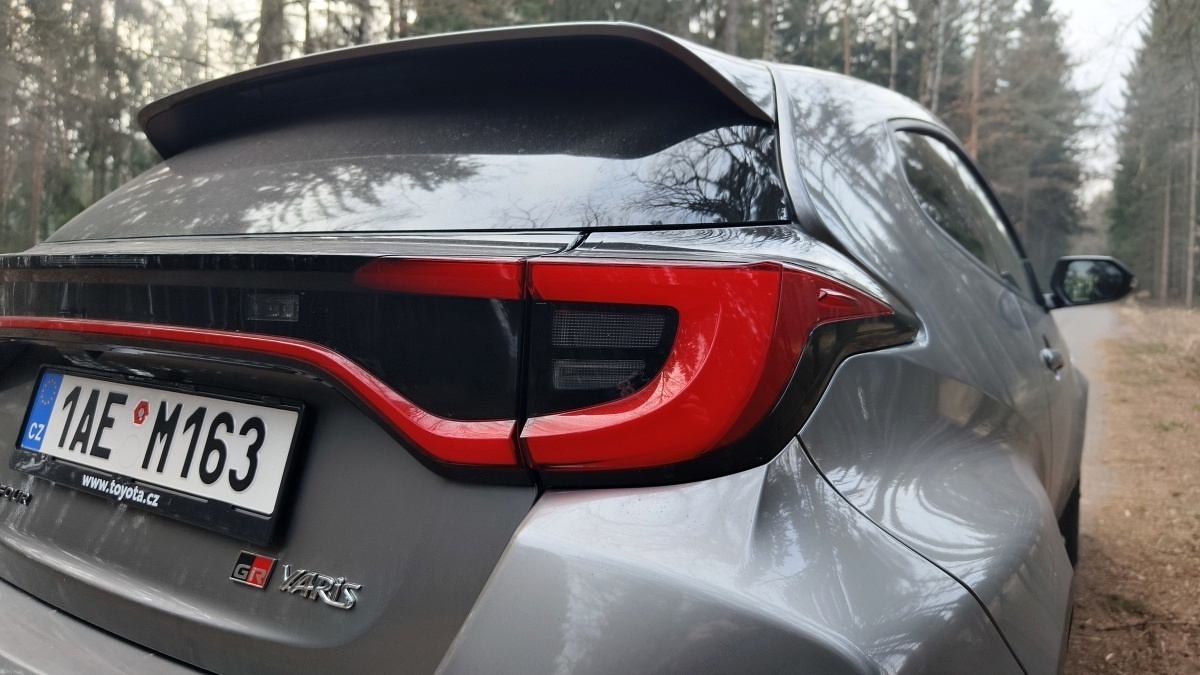 toyota-gr-yaris-2025-24