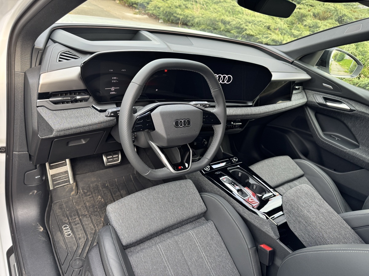 audi-q6-e-tron-2025-15