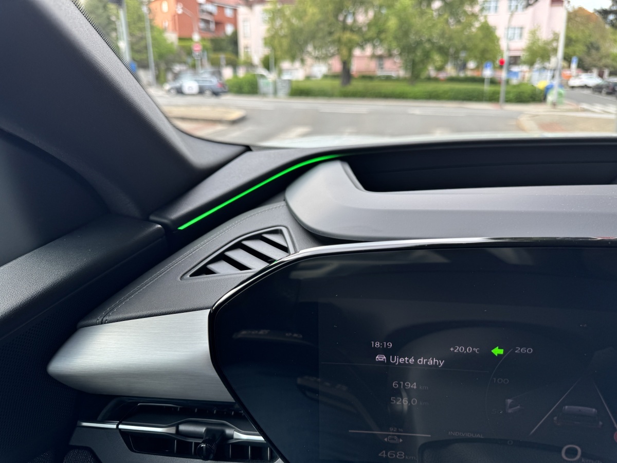 audi-q6-e-tron-2025-21