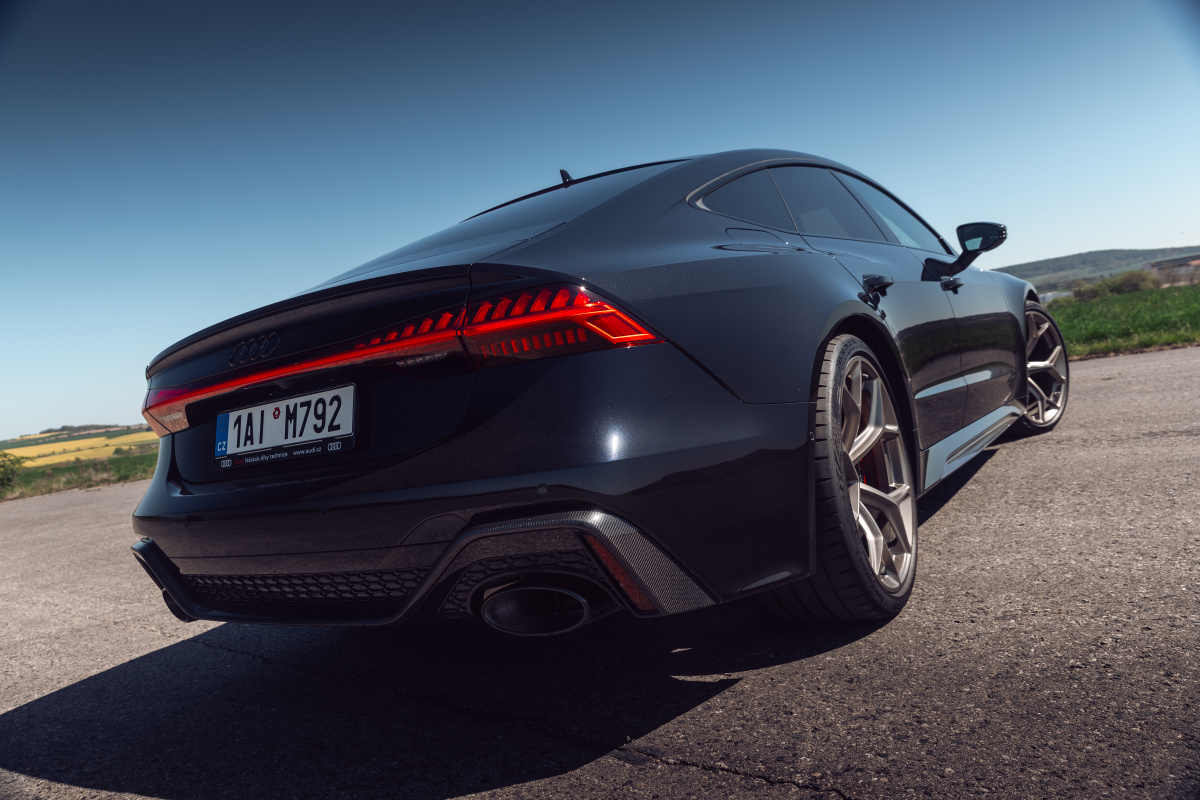 audi-rs7-2025-14