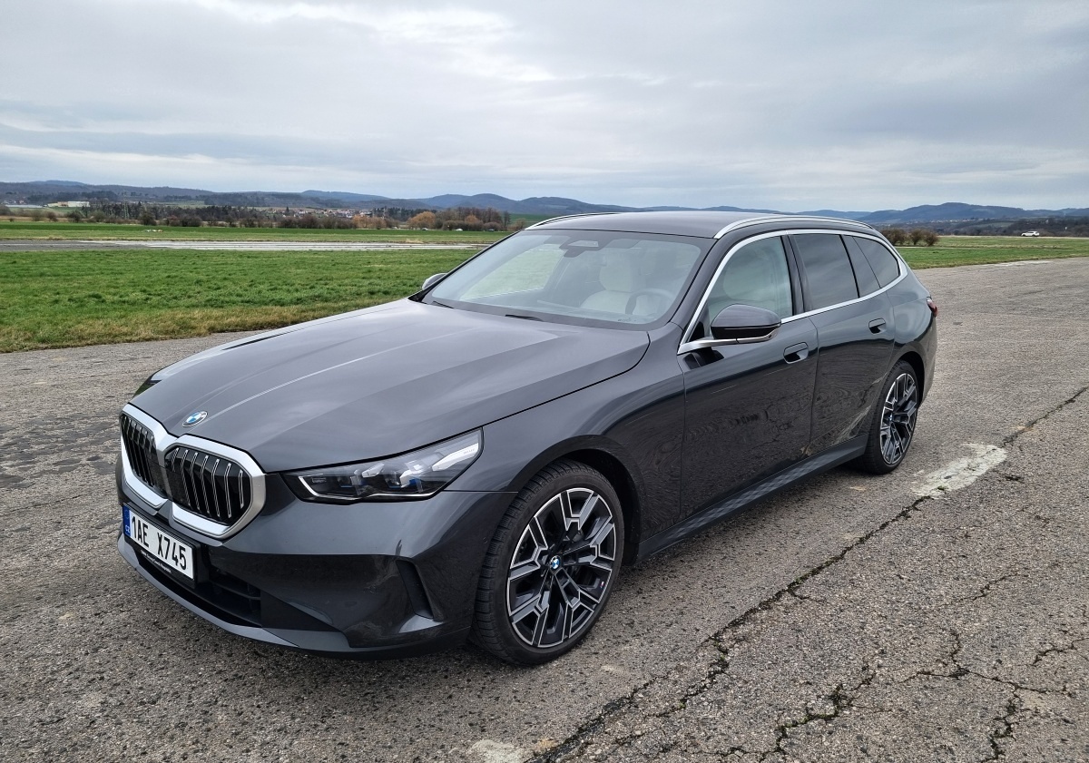 bmw-5-touring-2025-2