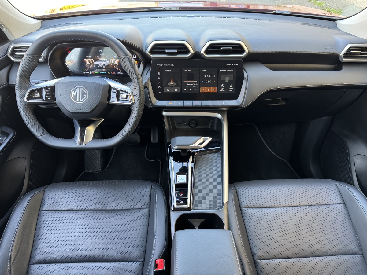 mg-zs-2025-16