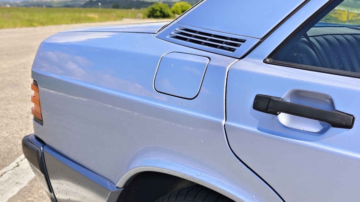 mercedes-benz-190-e-w201-14