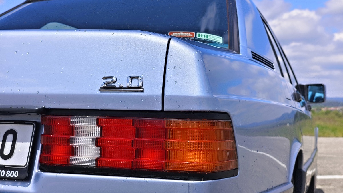 mercedes-benz-190-e-w201-33